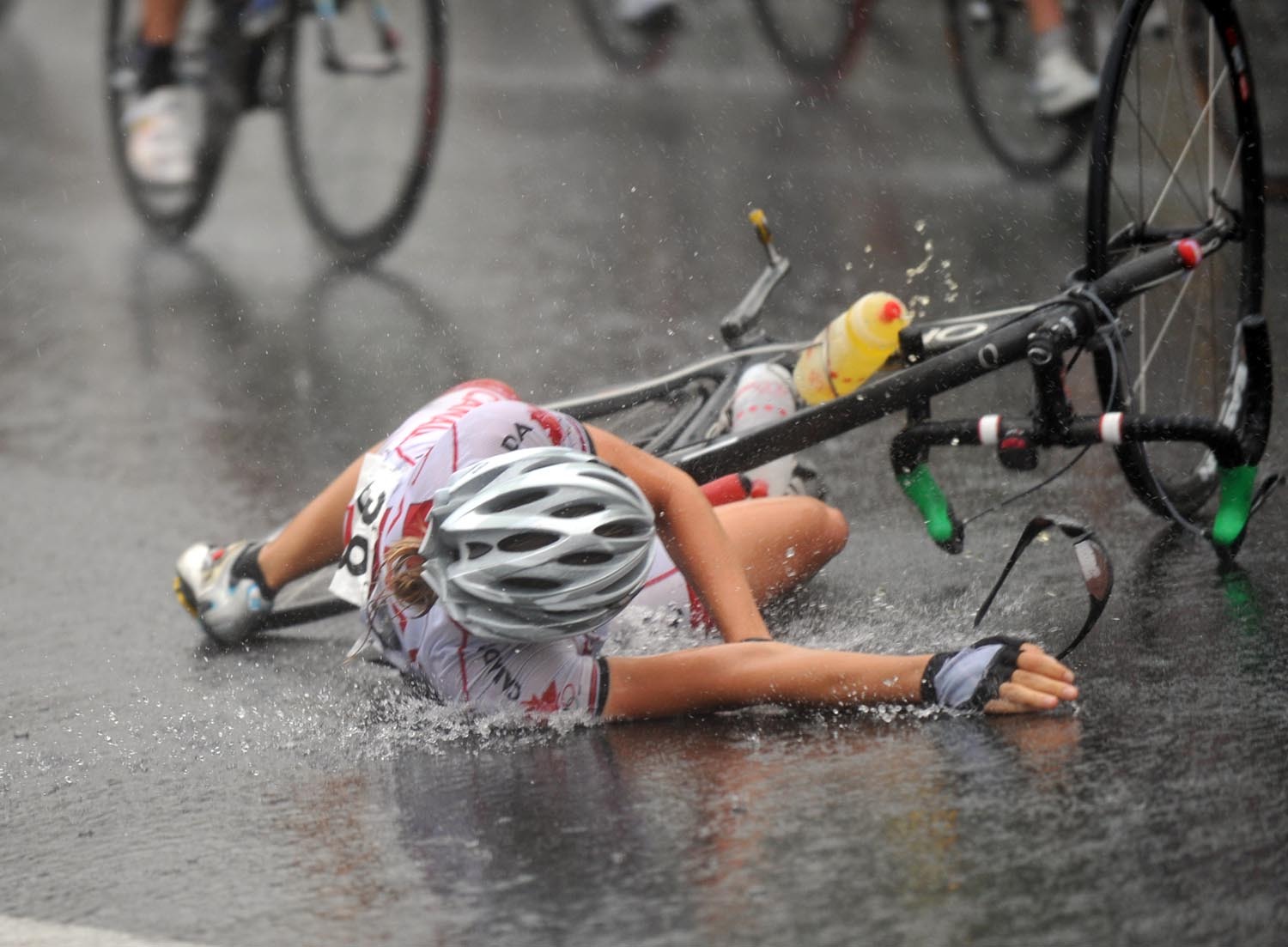 Olympic road race 2008 Wrubleski crash Olympic road race 2008 Wrubleski crash