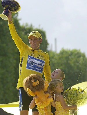 Lance Armstrong Tour podium 05 Lance Armstrong Tour podium 05