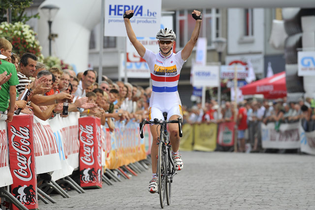 Jo Rowsell wins Herentals crit 2008 Jo Rowsell wins Herentals crit 2008