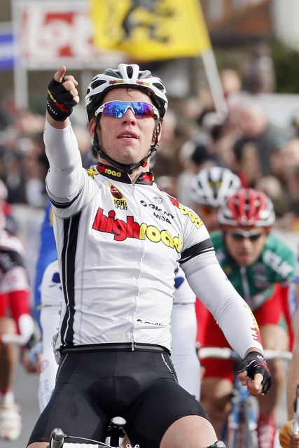 Cavendish celebrates De Panne stage 2 Cavendish celebrates De Panne stage 2