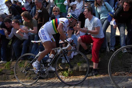 Paolo Bettini on Muur