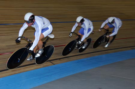 Craig MacLean (GB) leads team sprint