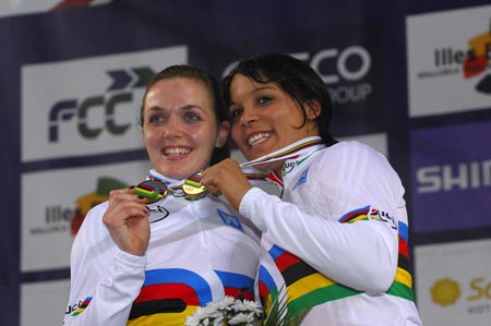 Victoria Pendleton and Shanaze Reade (GB) win gold in team sprint