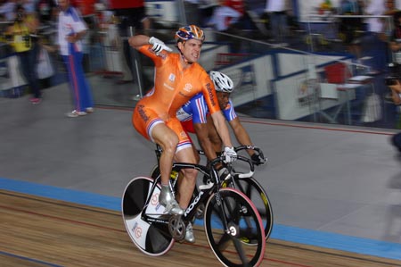 Theo Bos wins sprint