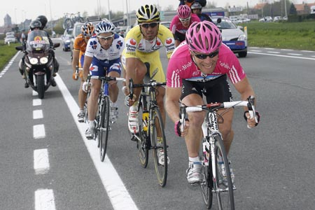 Roger Hammond leads break