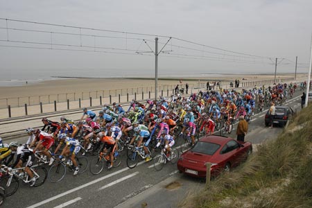 Ghent-Wevelgem peloton 2