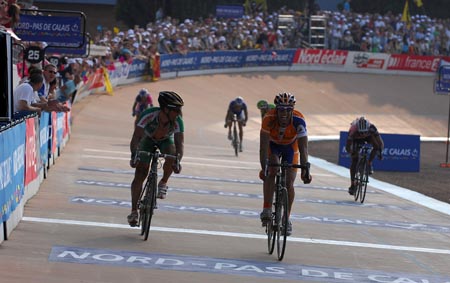 Juan Antonio Flecha takes second