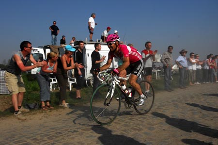 Roger Hammond (T-Mobile) on the cobbles