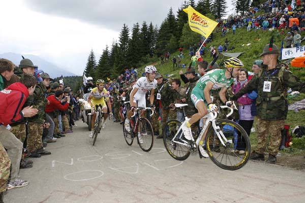 (l-r) Gilberto Simoni, Andy Schleck, Leonardo Piepoli