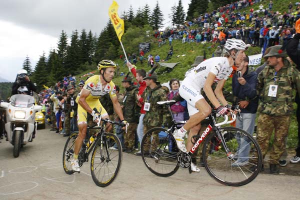Gilberto Simoni (l) and Andy Schleck