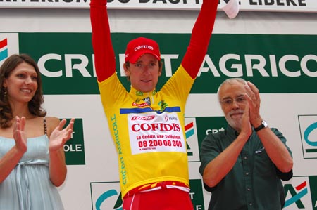 Bradey Wiggins in yellow