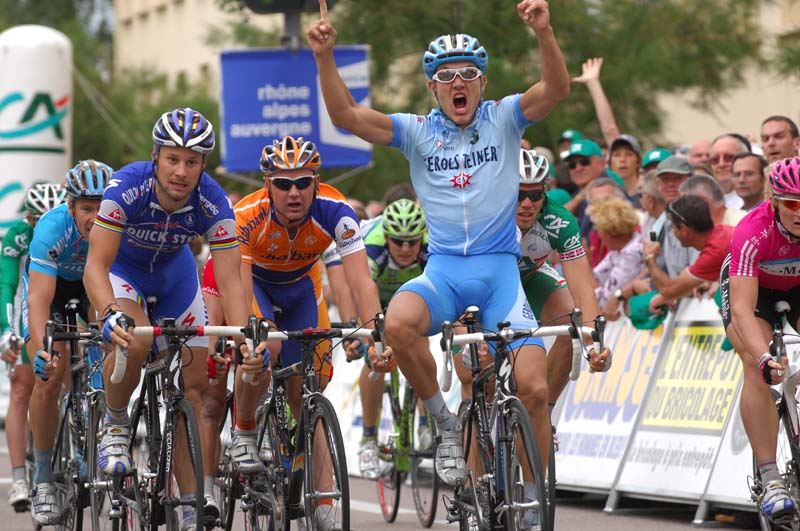 Heinrich Haussler wins stage 1