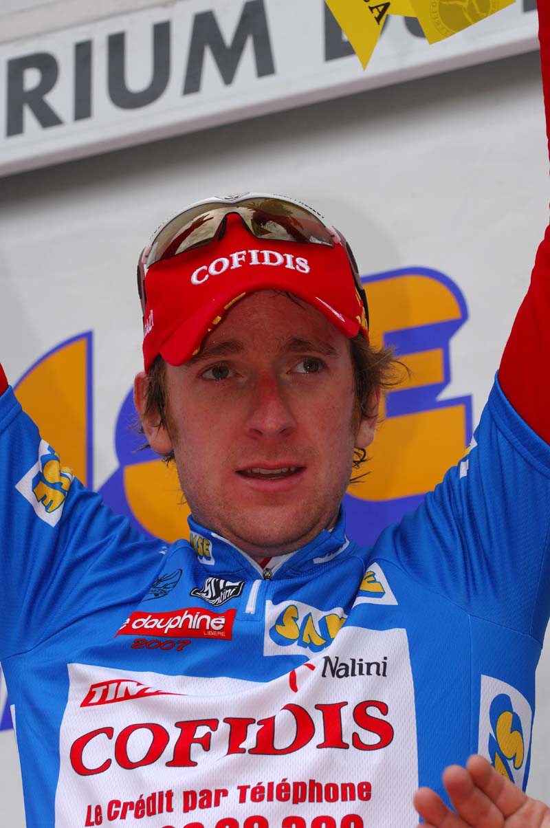Bradley Wiggins in blue jersey