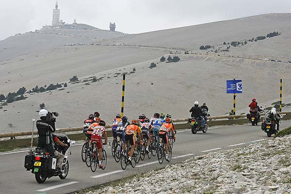Lead group on Ventoux Lead group on Ventoux