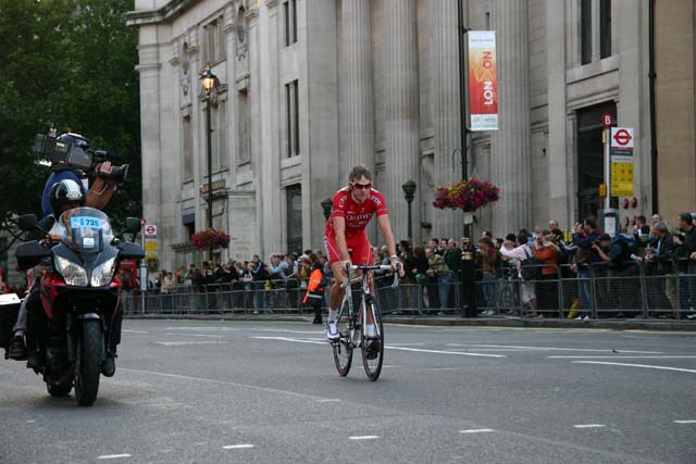 Bradley Wiggins rides through Trafalgar Square
