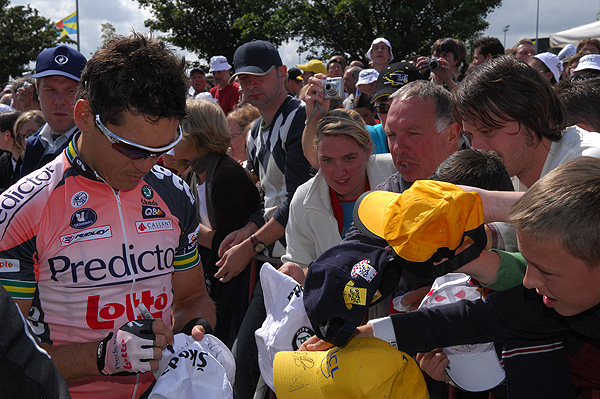 Robbie McEwen and fans