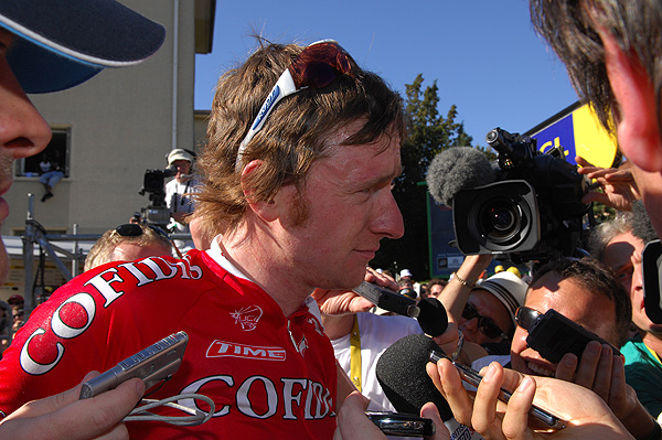 Bradley Wiggins talks to the press