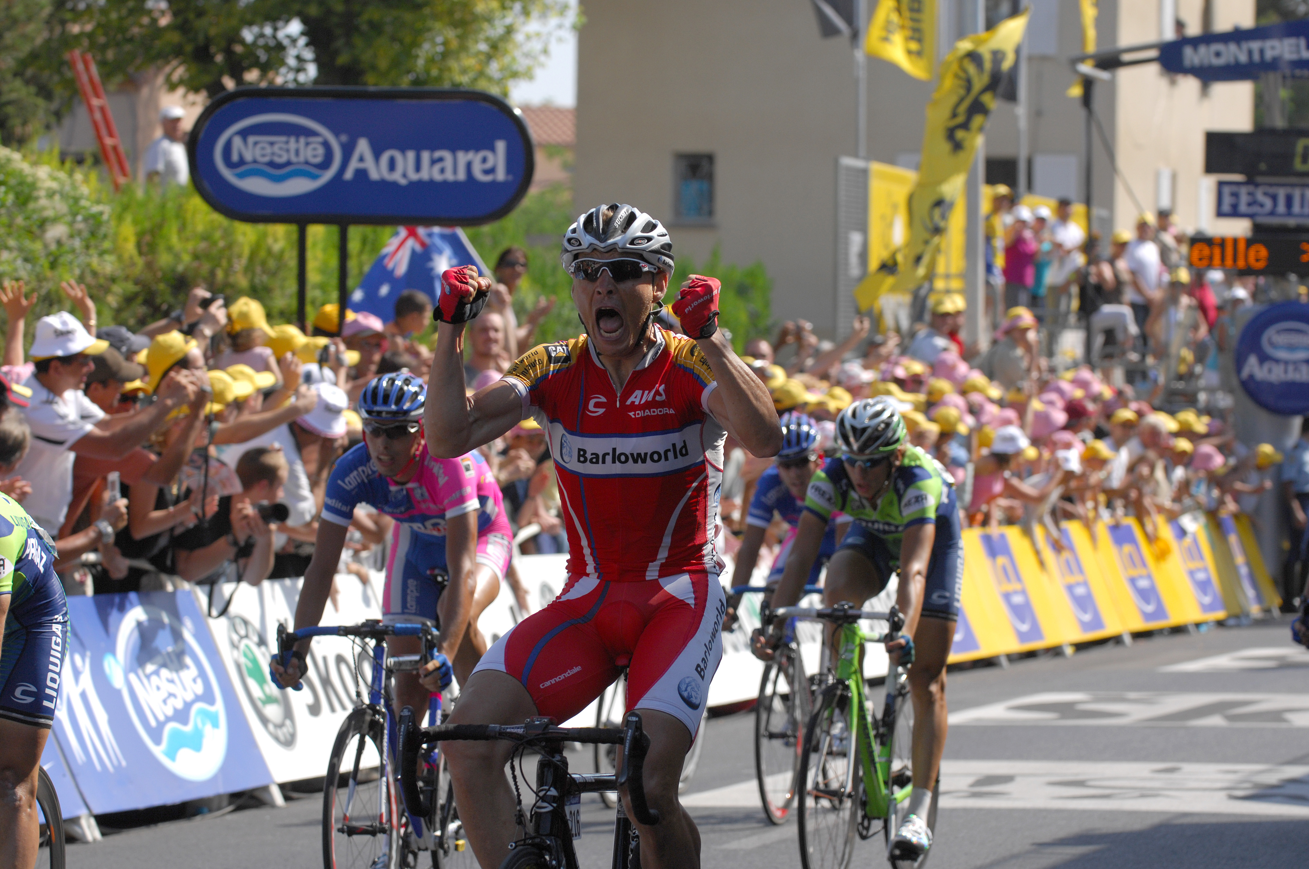 Robert Hunter wins stage