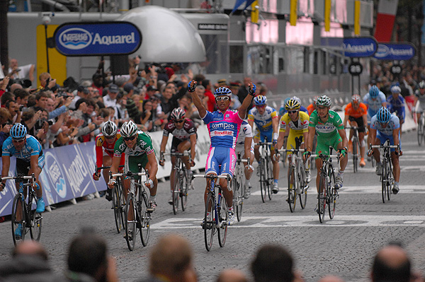 Daniele Bennati wins stage