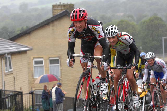 Lee Davis drives the chase