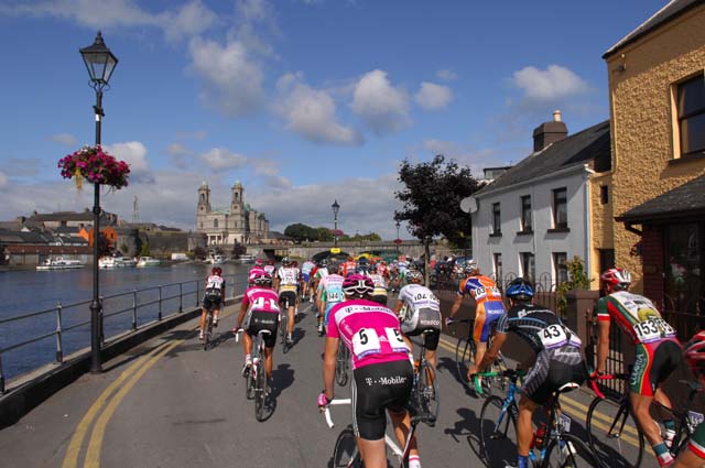 Peloton leave Athlone
