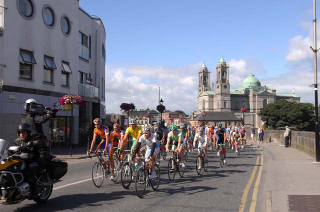 Peloton leave Athlone