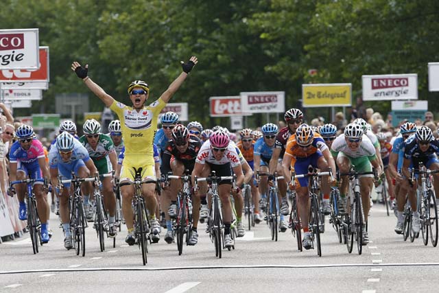 Luciano Pagliarini wins stage five