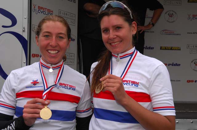 Nicole Cooke (l) and Nikki Harris (r), U23 champion