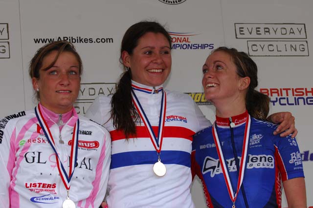 Under-23 podium (l-r): Lizzie Armistead (2), Nikki Harris (1), Alice Monger-Godfrey (3)