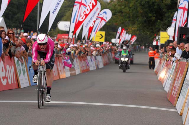Mark Cavendish wins prologue