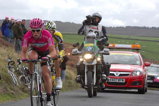 Mark Cavendish and Alexander Serov on Grizedale Mark Cavendish and Alexander Serov on Grizedale