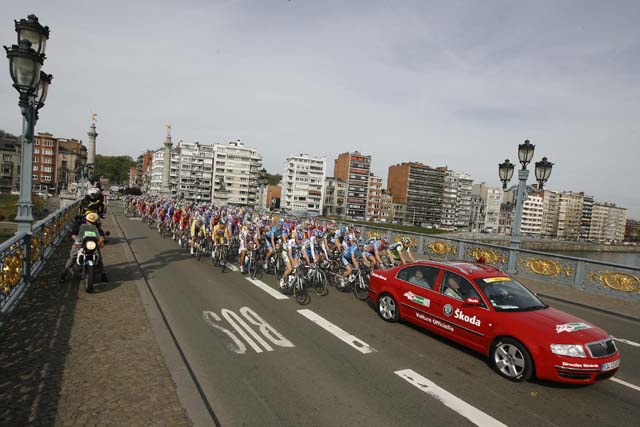Liege-Bastogne-Liege peloton Liege-Bastogne-Liege peloton