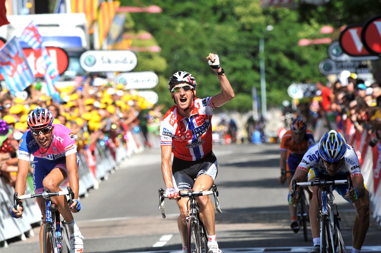 Kurt-Asle Arvesen wins stage 11 Kurt-Asle Arvesen wins stage 11