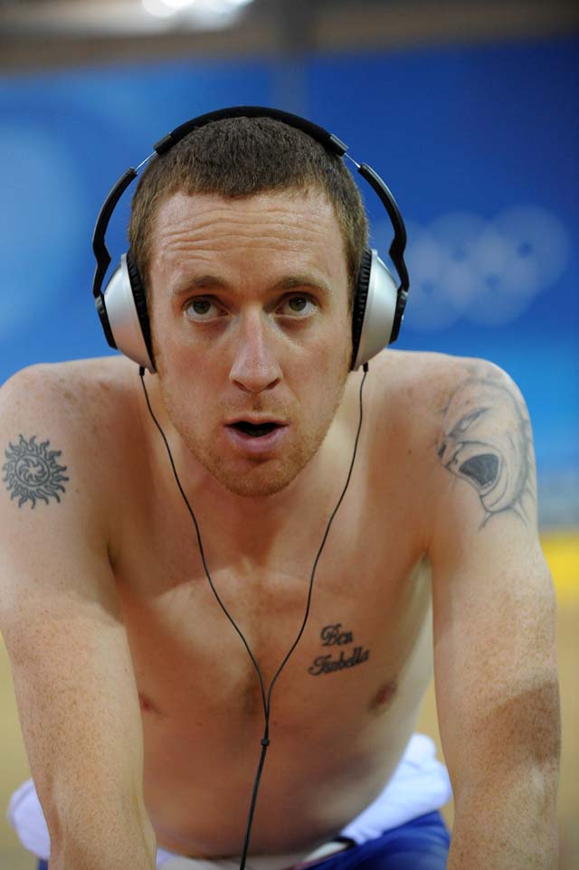 Bradley Wiggins warms up Bradley Wiggins warms up
