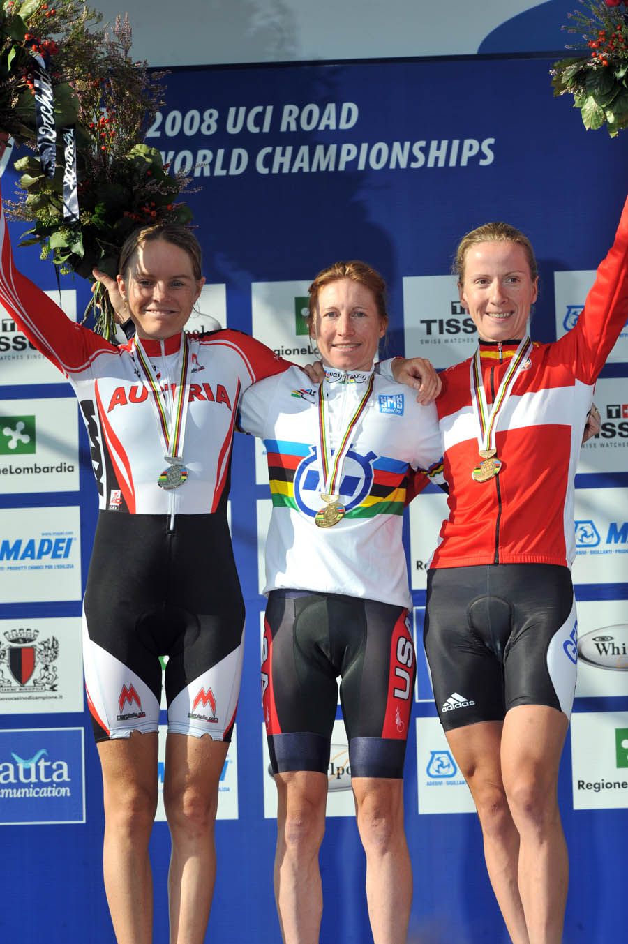 Final podium (l-r): Christiane Soeder (second), Amber Neben (first), Judith Arndt (third) Final podium (l-r): Christiane Soeder (second), Amber Neben (first), Judith Arndt (third)
