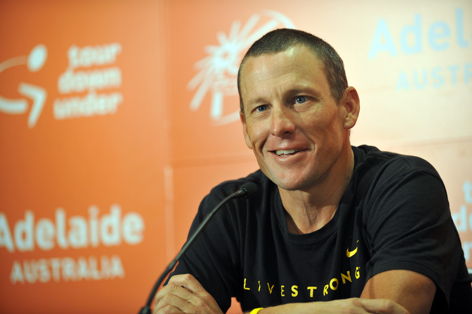 Lance Armstrong meets the press Lance Armstrong meets the press