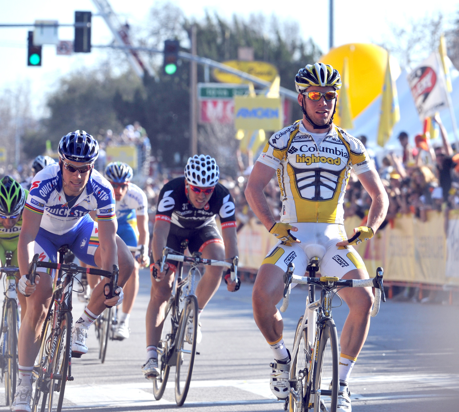 Mark Cavendish wins Mark Cavendish wins