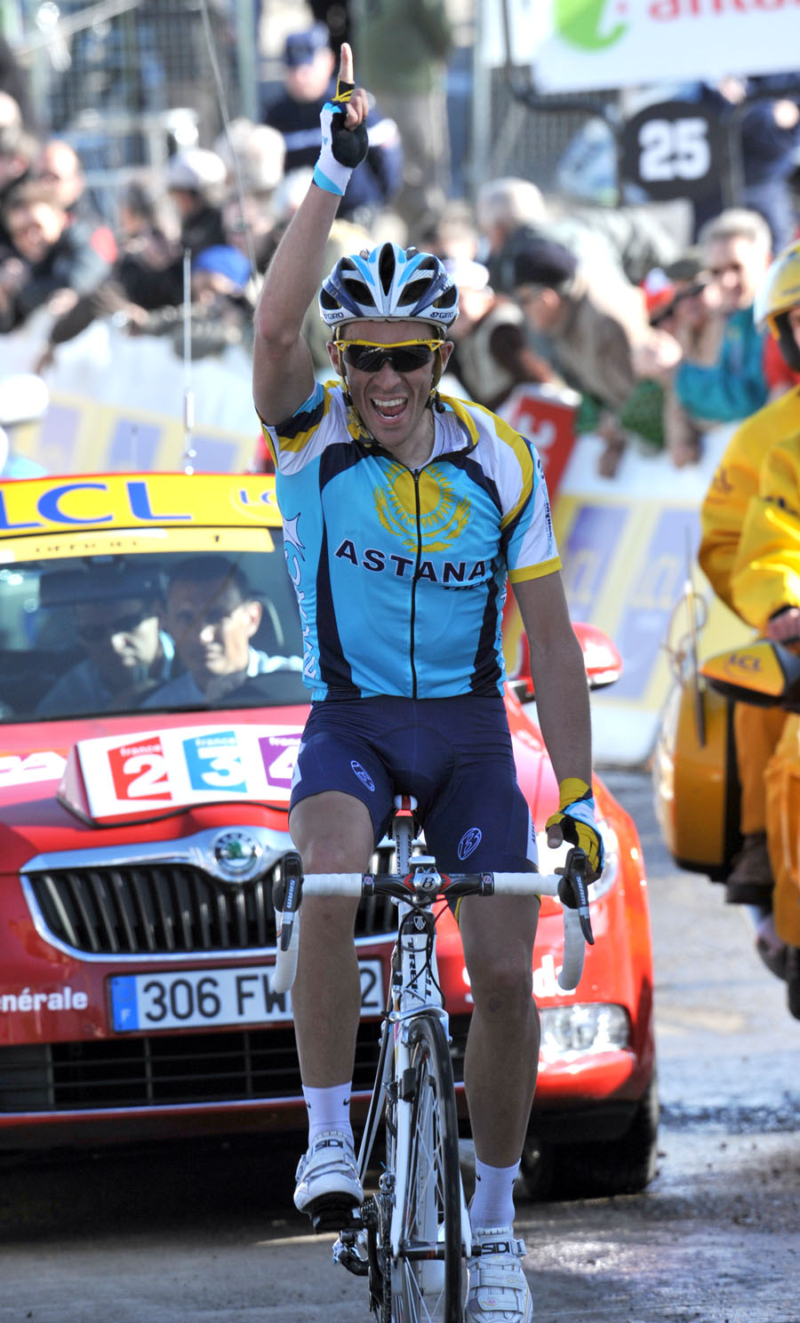 Alberto Contador wins the stage Alberto Contador wins the stage