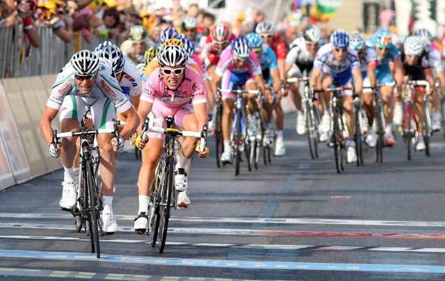 Alessandro Petacchi Mark Cavendish giro d italia 2009 stage 2 Alessandro Petacchi Mark Cavendish giro d italia 2009 stage 2