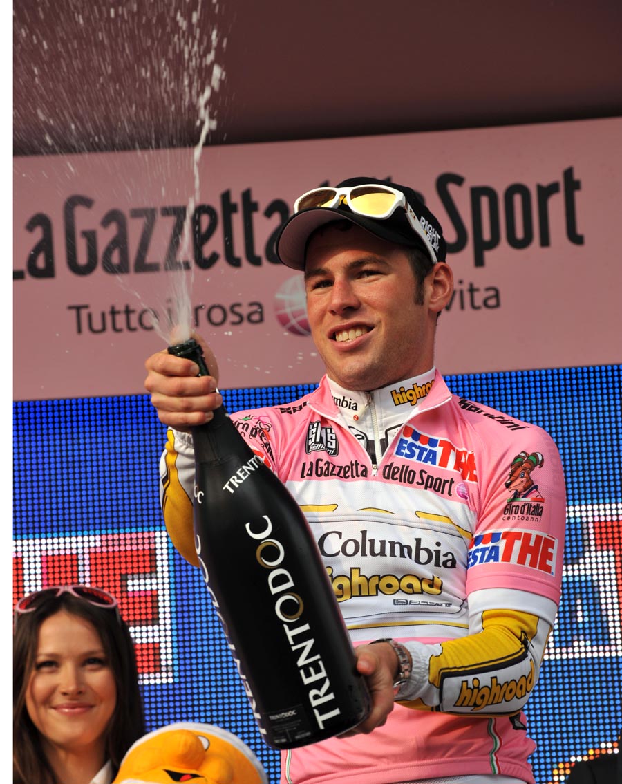 Mark Cavendish takes the race lead Mark Cavendish takes the race lead