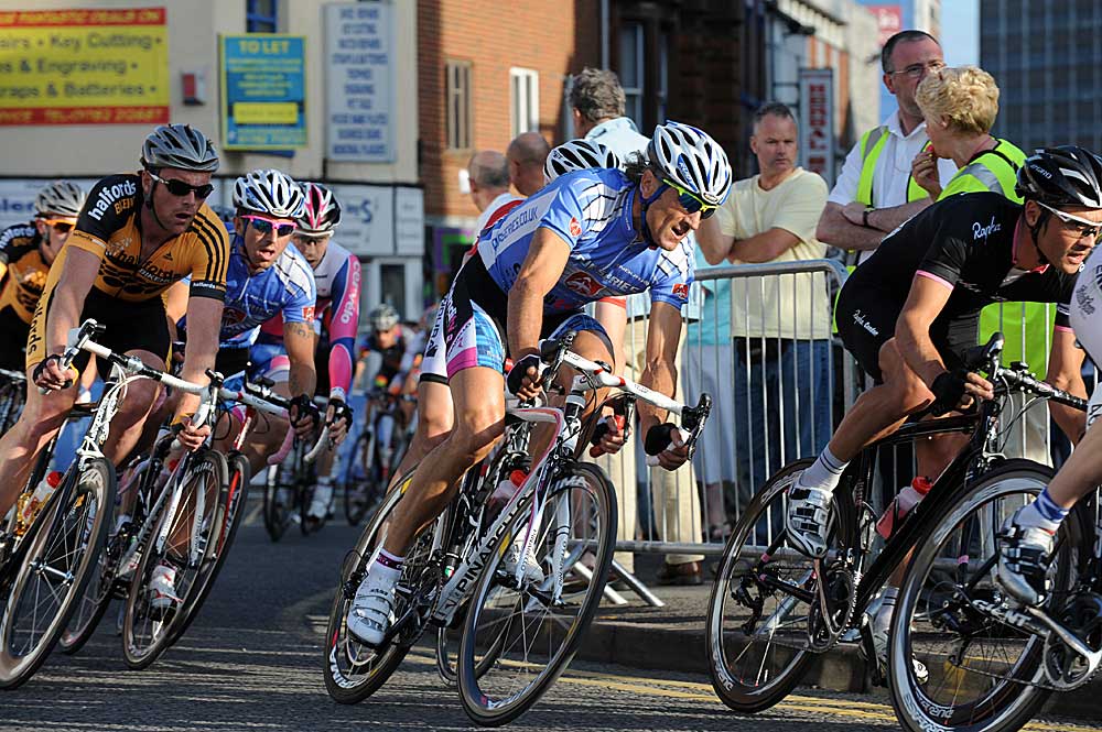 stoke on trent, tour series, criterium, british cycling, cycling racing, halfords, canditv, halfords, downing, hayles, elliott, wilkinson, tennant