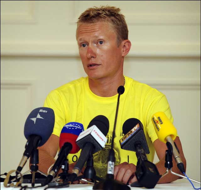 10162216-031.jpg Alexandre Vinokourov, Tour de France 2009 team presentation