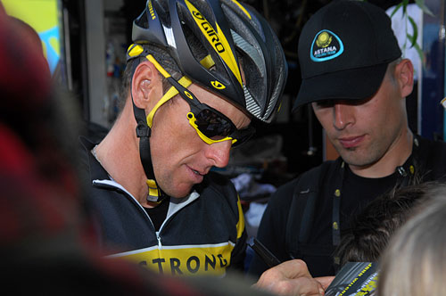 Lance Armstrong Giro 2009 (pic courtesy Photosport International)