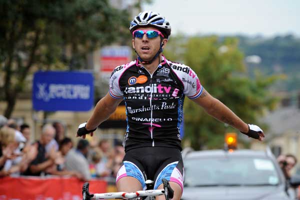 Tour of Pendle 2009 Russell Downing wins Candi-TV Marshalls Pasta British cycling racing.jpg tour of pendle, pendle, premier calendar, russell downing, krisitian house, candi tv, marshalls pasta, rapha, condor, british cycling, cycle racing, cycling weekly