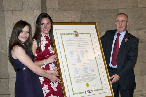 Victoria Pendleton and Sarah Storey collect the honour from Sir Richard Leese, Leader of Manchester City Council Victoria Pendleton and Sarah Storey collect the honour from Sir Richard Leese, Leader of Manchester City Council