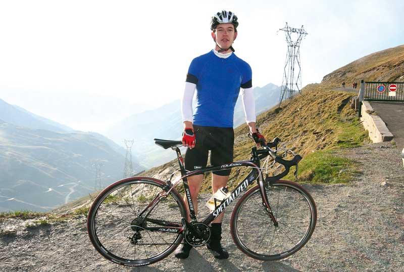 Etape du Tour 2010 Andy McGrath at the top of the Col du Tourmalet.jpg etape du tour 2010, col du tourmalet, col du marie-blanque, col du soulor
