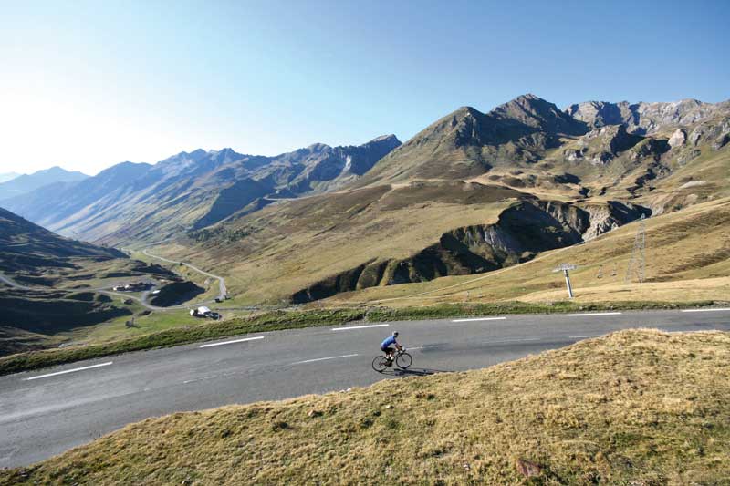 Etape du Tour 2010 halfway up the Col du Tourmalet.jpg etape du tour 2010, col du tourmalet, col du marie-blanque, col du soulor