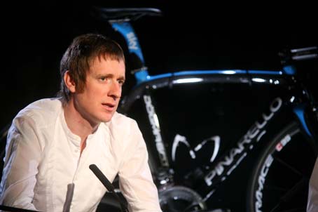 Bradley Wiggins Team Sky announcement 2009.jpg bradley wiggins, team sky, dave brailsford, sky pro cycling, contract, contract breaking