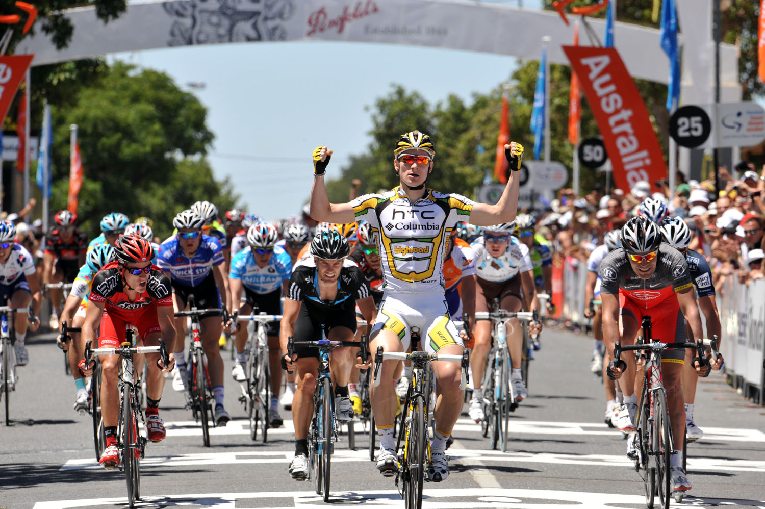 tour down under, tdu, stage one, 2010, andre greipel, htc columbia, team sky, greg henderson, lance armstrong, australia, protour, adelaide, cycling, cycle racing