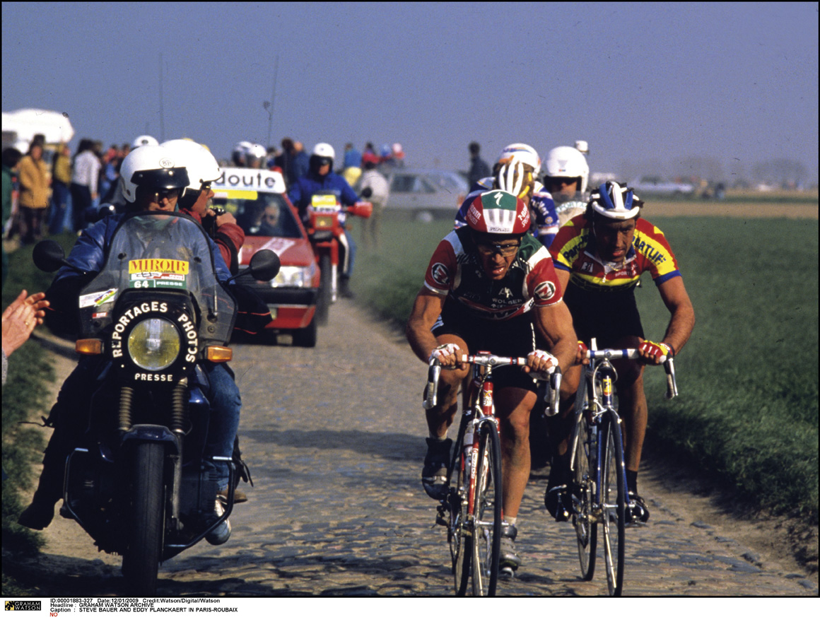 Bauer leads Planckaert at Paris-Roubaix 1990 Bauer leads Planckaert at Paris-Roubaix 1990